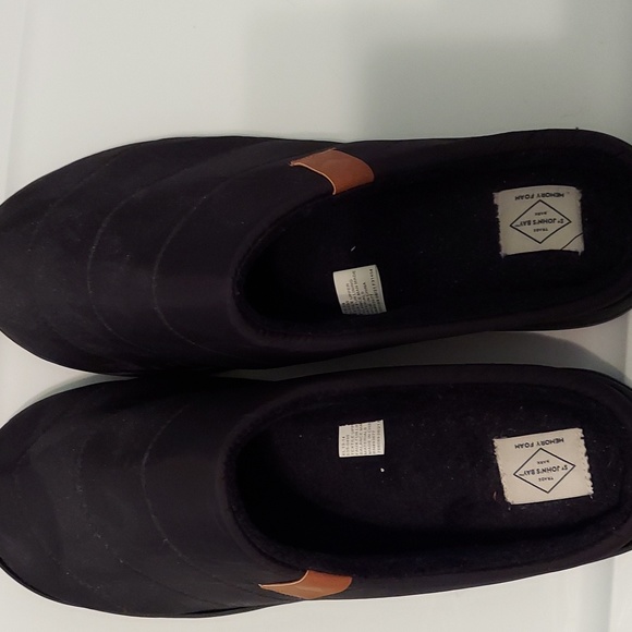 St. John's Bay Other - St. John's Bay Memory Foam Slippers